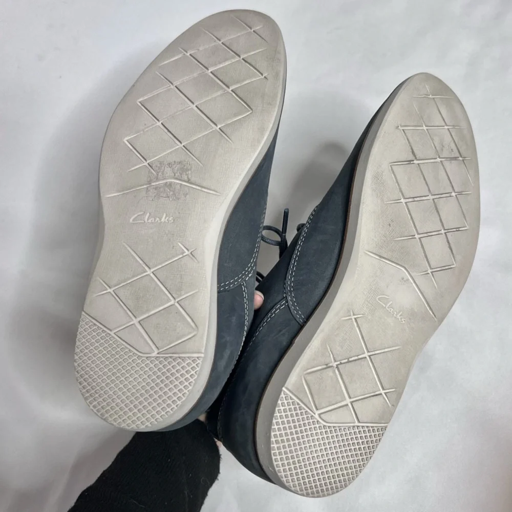 CLARKS‎ Franson Top Navy Nubuck Boots. Size 7.5